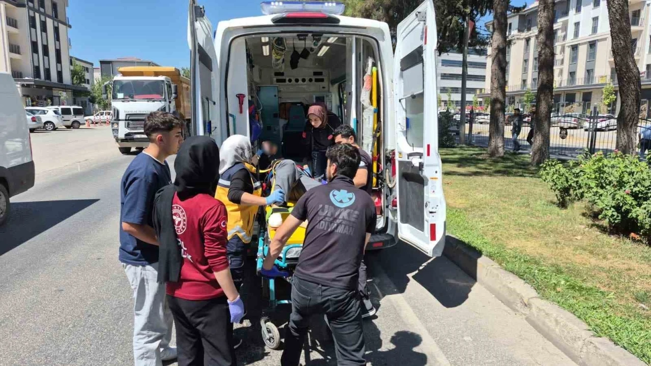 Adıyaman&rsquo;da motosiklet devrildi: 2 yaralı
