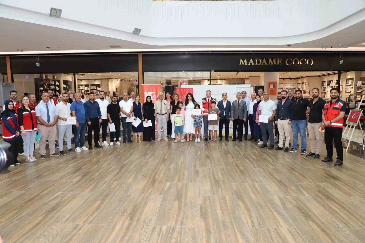 Adıyaman&rsquo;da şehit yakınları ve gazilerin ebru sergisi a&ccedil;ıldı
