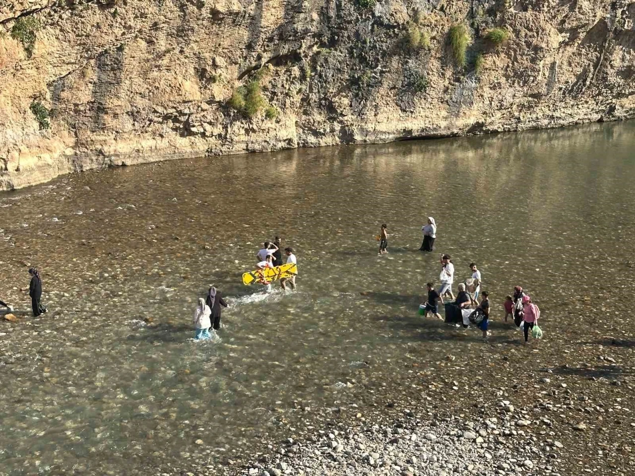Adıyaman&rsquo;da suda kaybolan gen&ccedil; aranıyor
