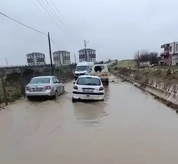 Adıyaman&rsquo;da yol g&ouml;le d&ouml;nd&uuml;
