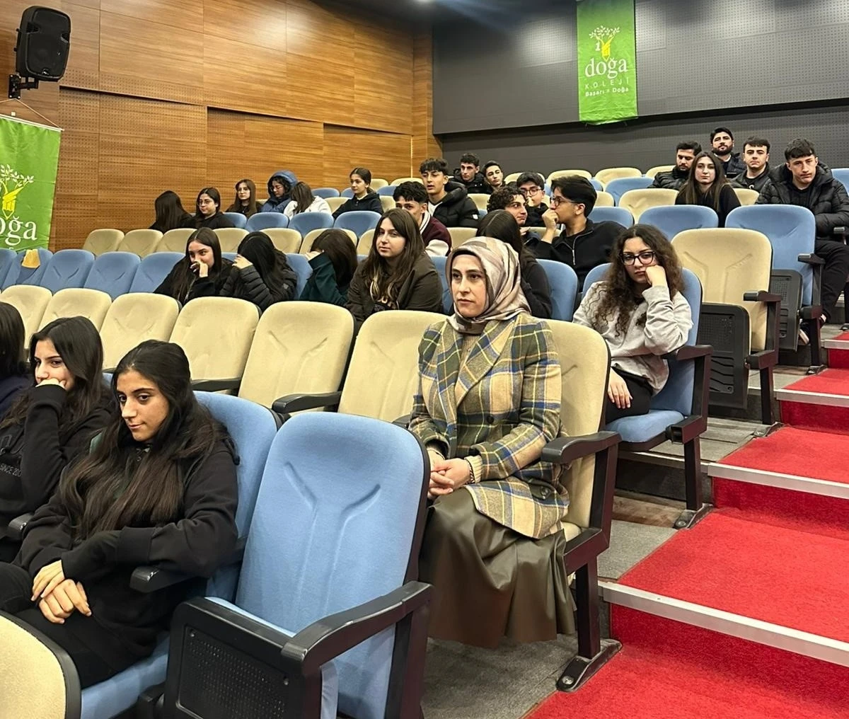 Adıyaman Doğa Koleji mezunlarından &ouml;ğrencilere yol g&ouml;sterici s&ouml;yleşi
