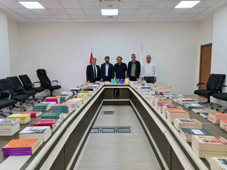 Adıyaman K&uuml;lt&uuml;r ve Turizm M&uuml;d&uuml;rl&uuml;ğ&uuml;&rsquo;nden kitap kampanyasına destek
