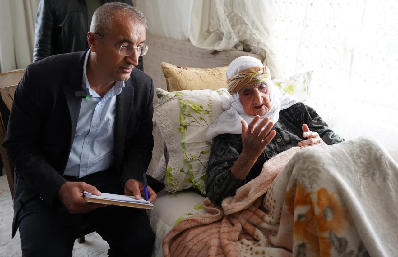 Adıyamanlı Hanım Orman, 105 yaşında AK Parti&rsquo;ye &uuml;ye oldu
