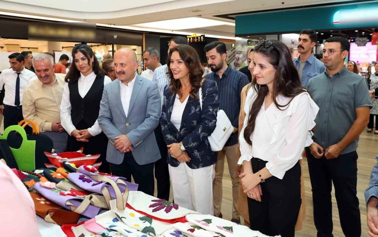Adıyamanlı kadınların el emeği göz nuru eserleri görücüye çıktı
