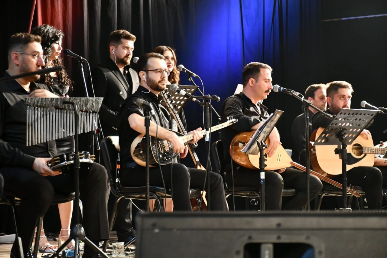 Adliye mensupları, meslektaşlarının konserinde doyasıya eğlendi
