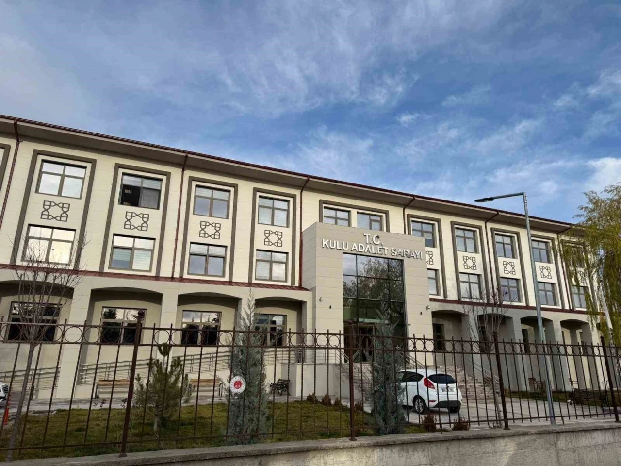 Adliyede çalışan memur ihale bedellerini zimmetine geçirdiği iddiasıyla tutuklandı
