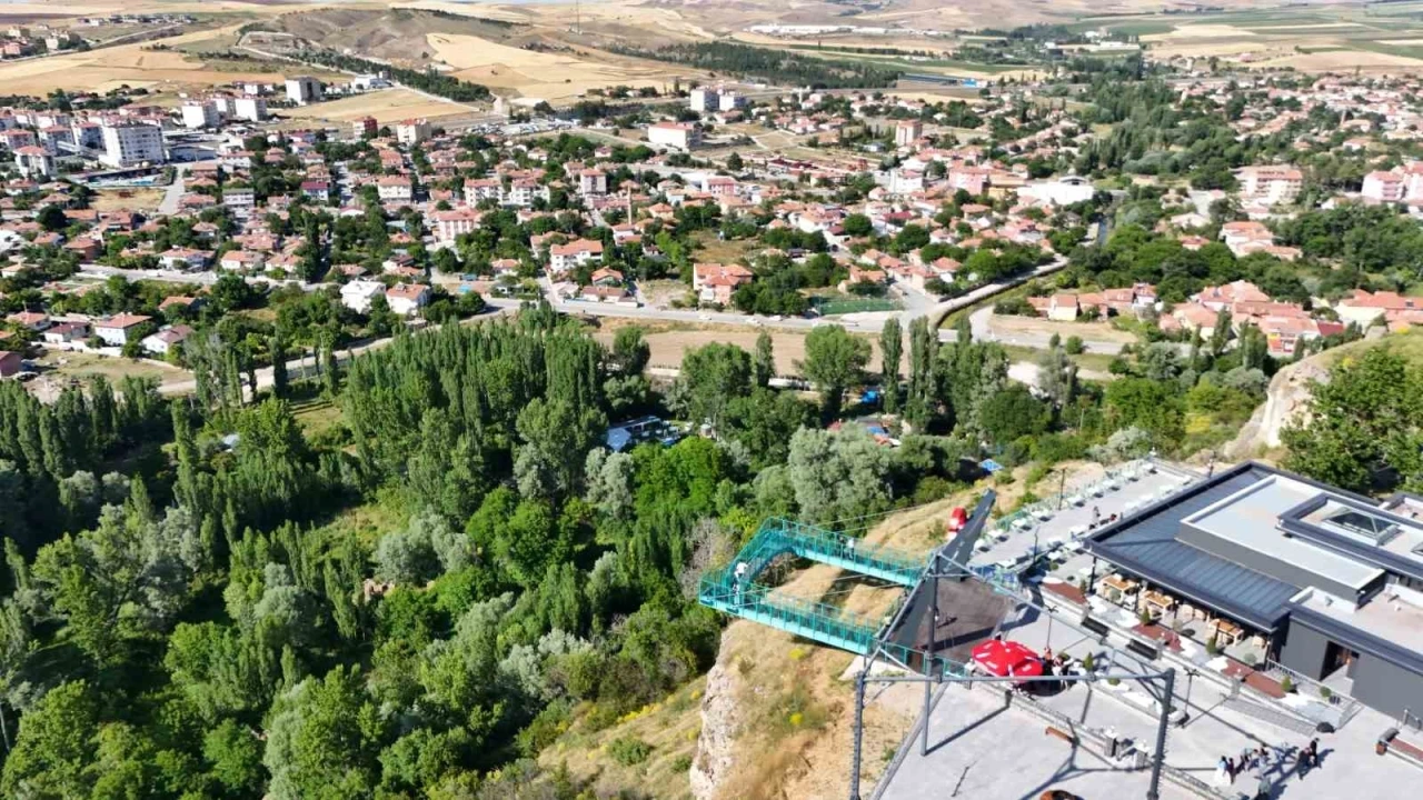 Adrenalin ve doğa tutkunlarının adresi B&uuml;nyan Cam Teras
