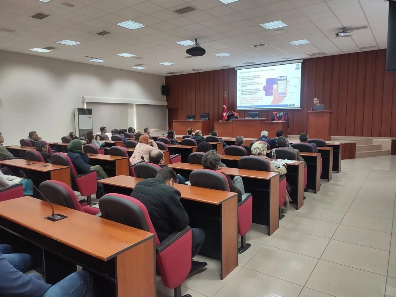 AFAD&rsquo;dan kurum personeline afet farkındalık eğitimi ve tahliye tatbikatı
