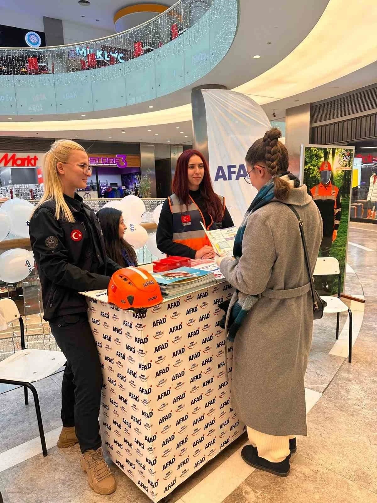 AFAD faaliyetlerini vatandaşlara a&ccedil;tıkları stant ile anlattı
