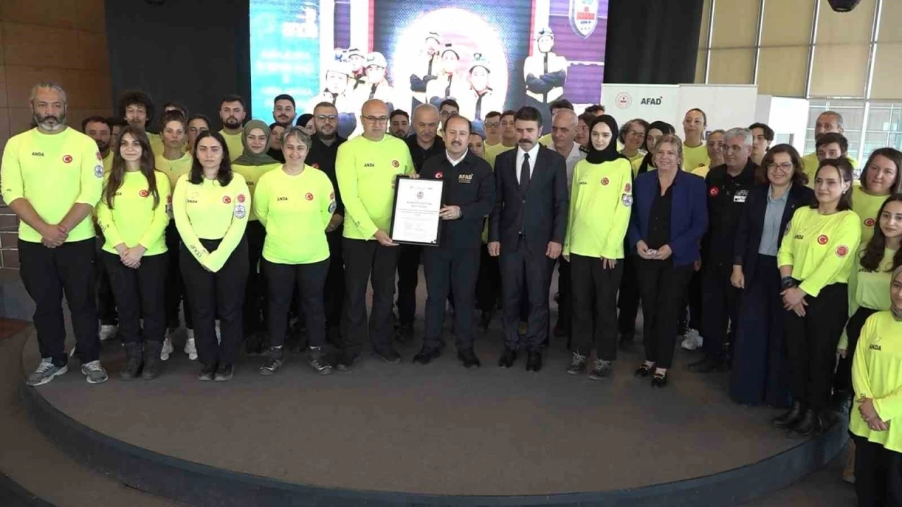 AFAD g&ouml;n&uuml;ll&uuml;leri, armalarını aldı
