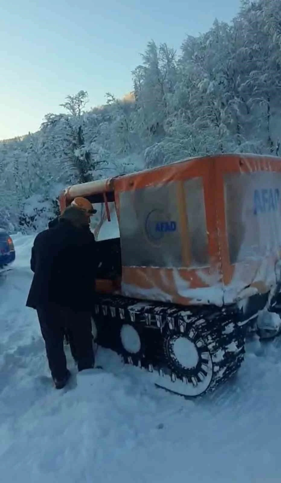 AFAD, kemoterapi hastasını kar engelini aşarak hastaneye ulaştırdı
