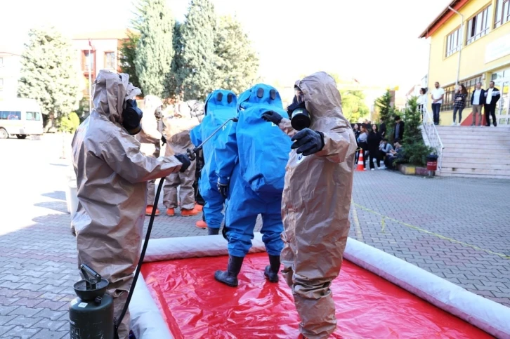 AFAD&rsquo;tan film sahnelerini aratmayan tatbikat
