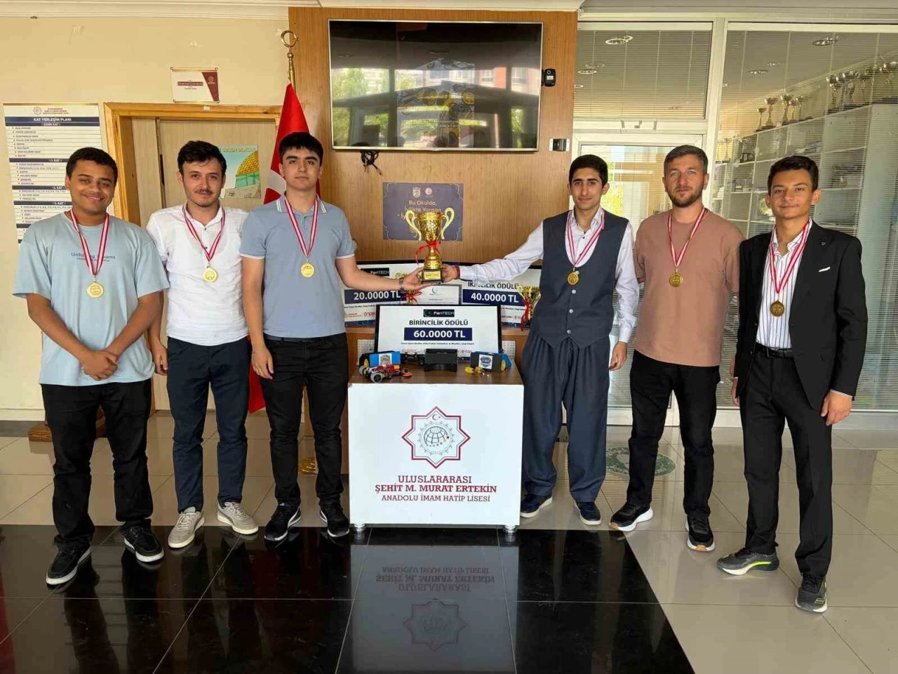 Afrikalı ve T&uuml;rk &ouml;ğrenciler tasarlayıp geliştirdikleri robotlarla T&uuml;rkiye şampiyonu oldular
