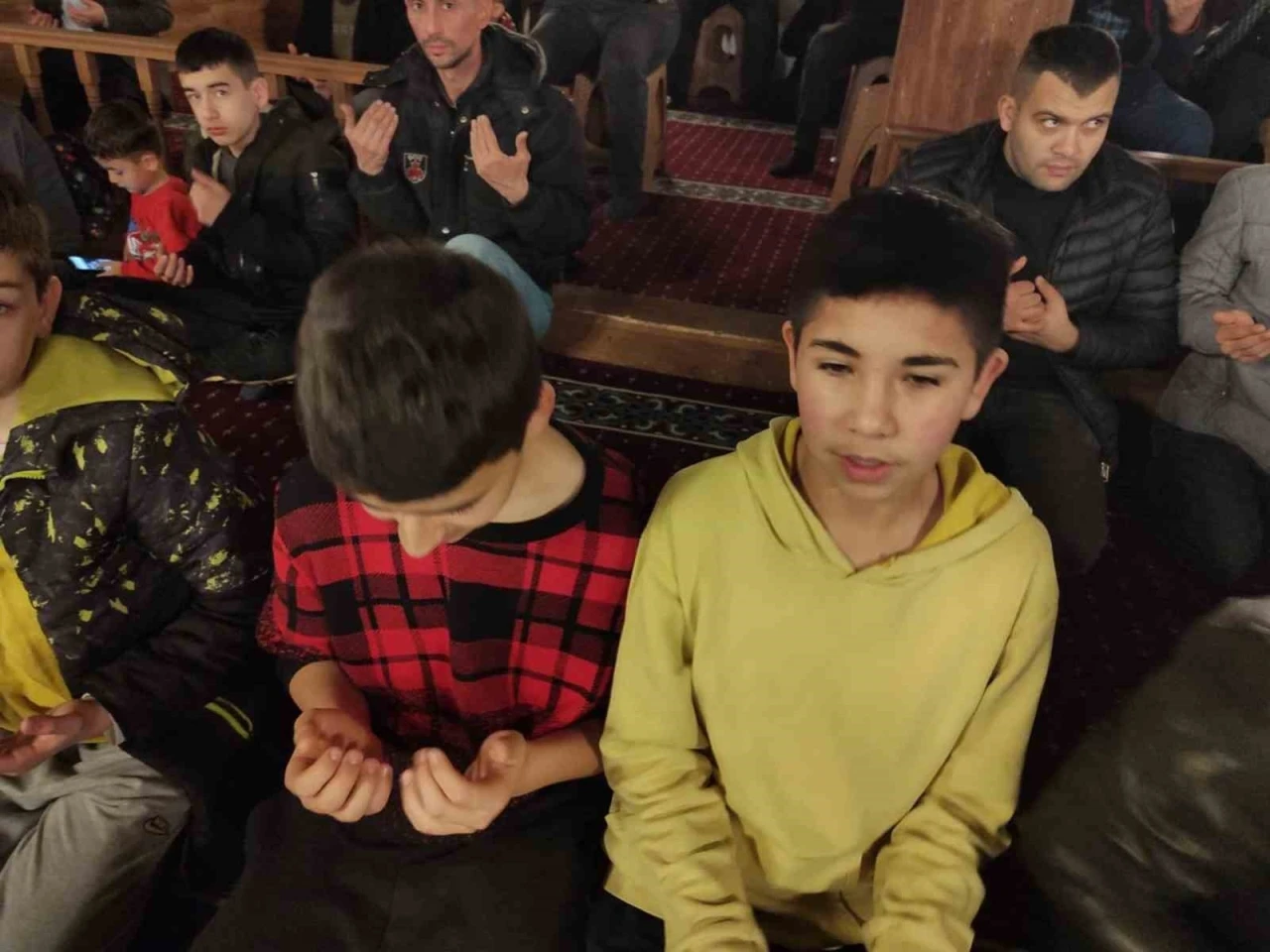 Afyonkarahisar&rsquo;da Berat Kandili huşu i&ccedil;inde gecti
