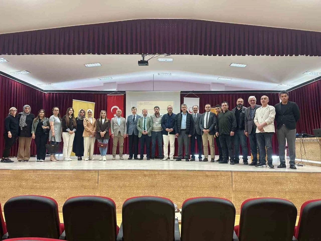 Afyonkarahisar’da Edebiyat Akademisi’nde Mehmet Akif Ersoy anıldı
