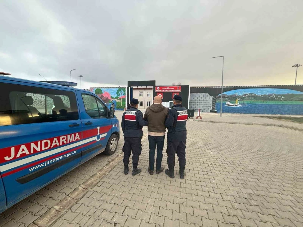 Afyonkarahisar’da hırsızlık suçundan aranan şahıs yakalandı