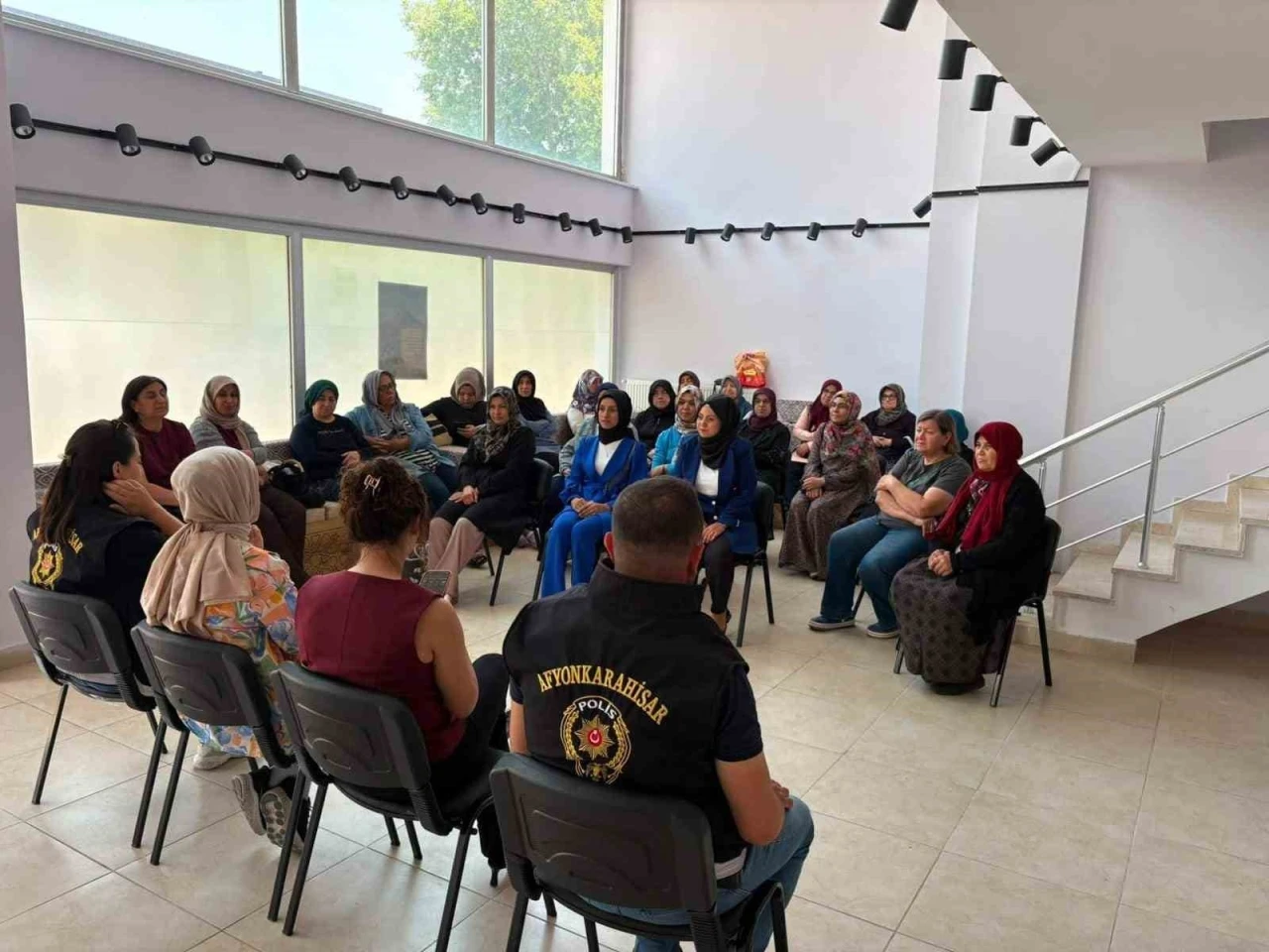 Afyonkarahisar&rsquo;da kadın kursiyerlere KADES ve Ş&Ouml;NİM bilgilendirmesi
