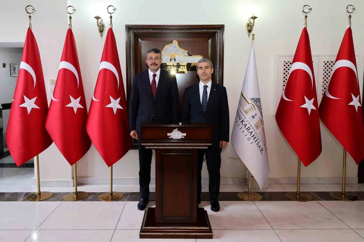 Afyonkarahisar&rsquo;da kamu kurumları arasındaki koordinasyonun g&uuml;&ccedil;lendirilmesi masaya yatırıldı
