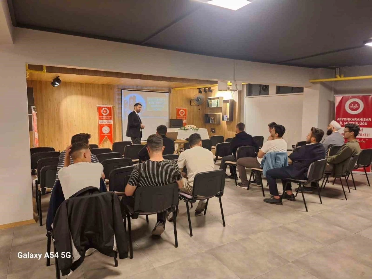 Afyonkarahisar’da &quot;Baba Okulu&quot; seminerine katılanlara belge takdimi
