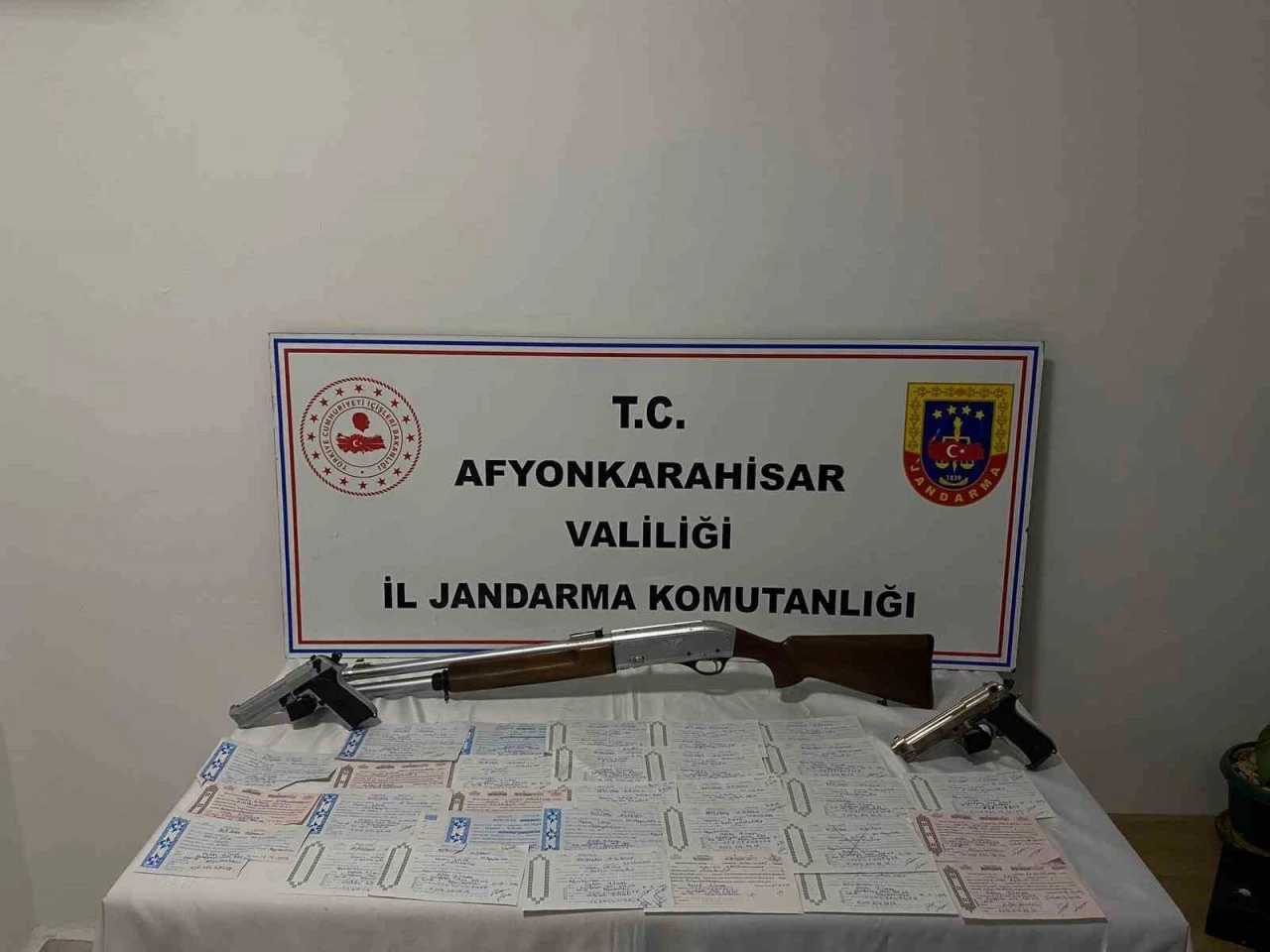Afyonkarahisar’da tefeci operasyonu: 2 gözaltı
