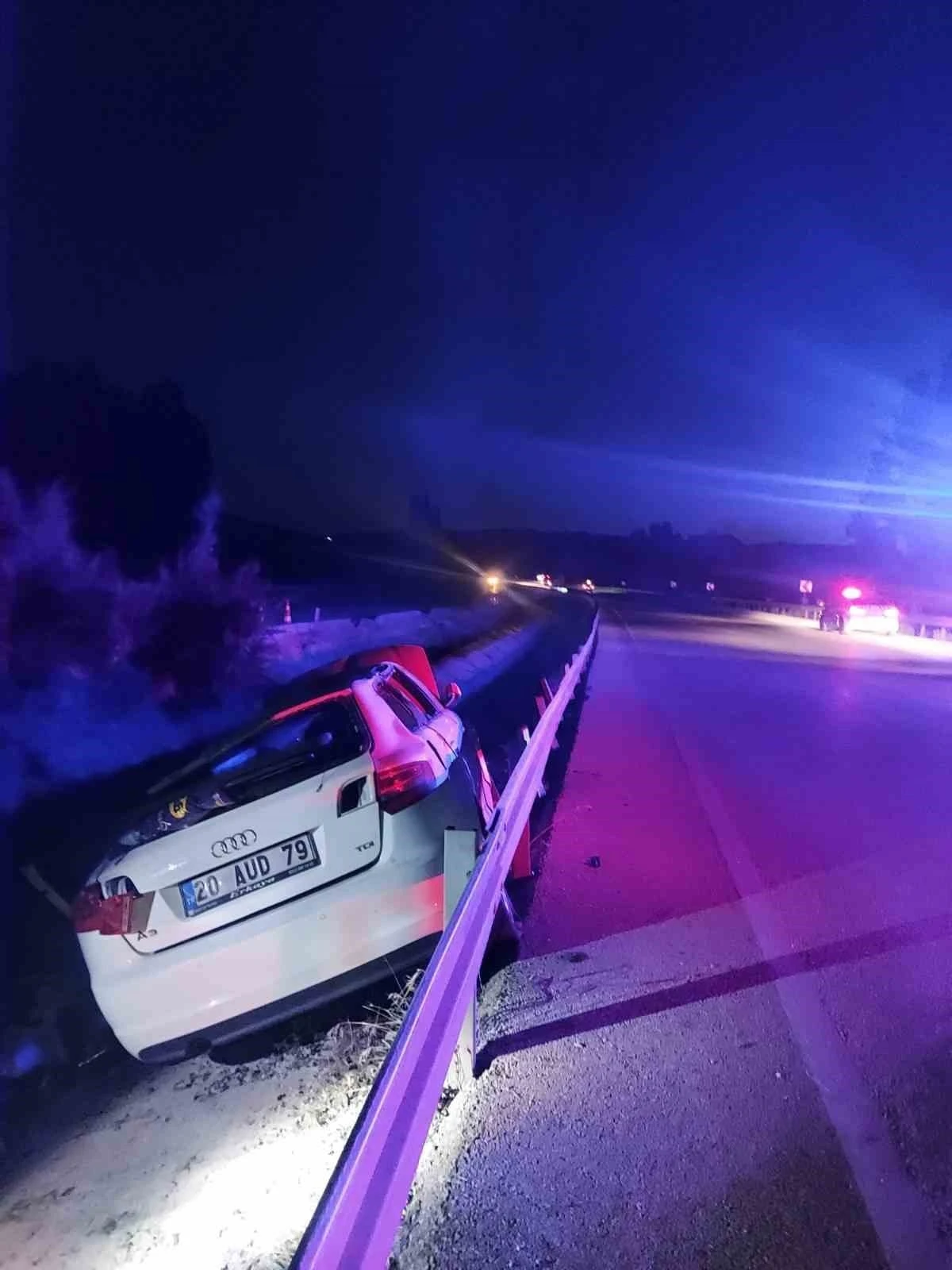 Afyonkarahisar&rsquo;da trafik kazası: 1 &ouml;l&uuml;, 3 yaralı
