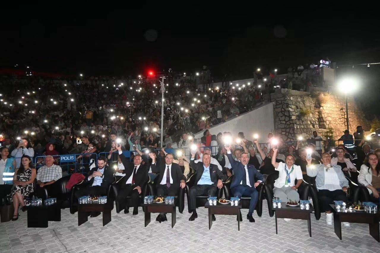 Afyonkarahisar&rsquo;da &rsquo;Vişne ve Eber Sarısı Festivali&rsquo; başladı
