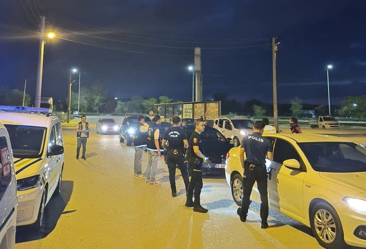 Afyonkarahisar polisinden asayiş ve trafik denetimi
