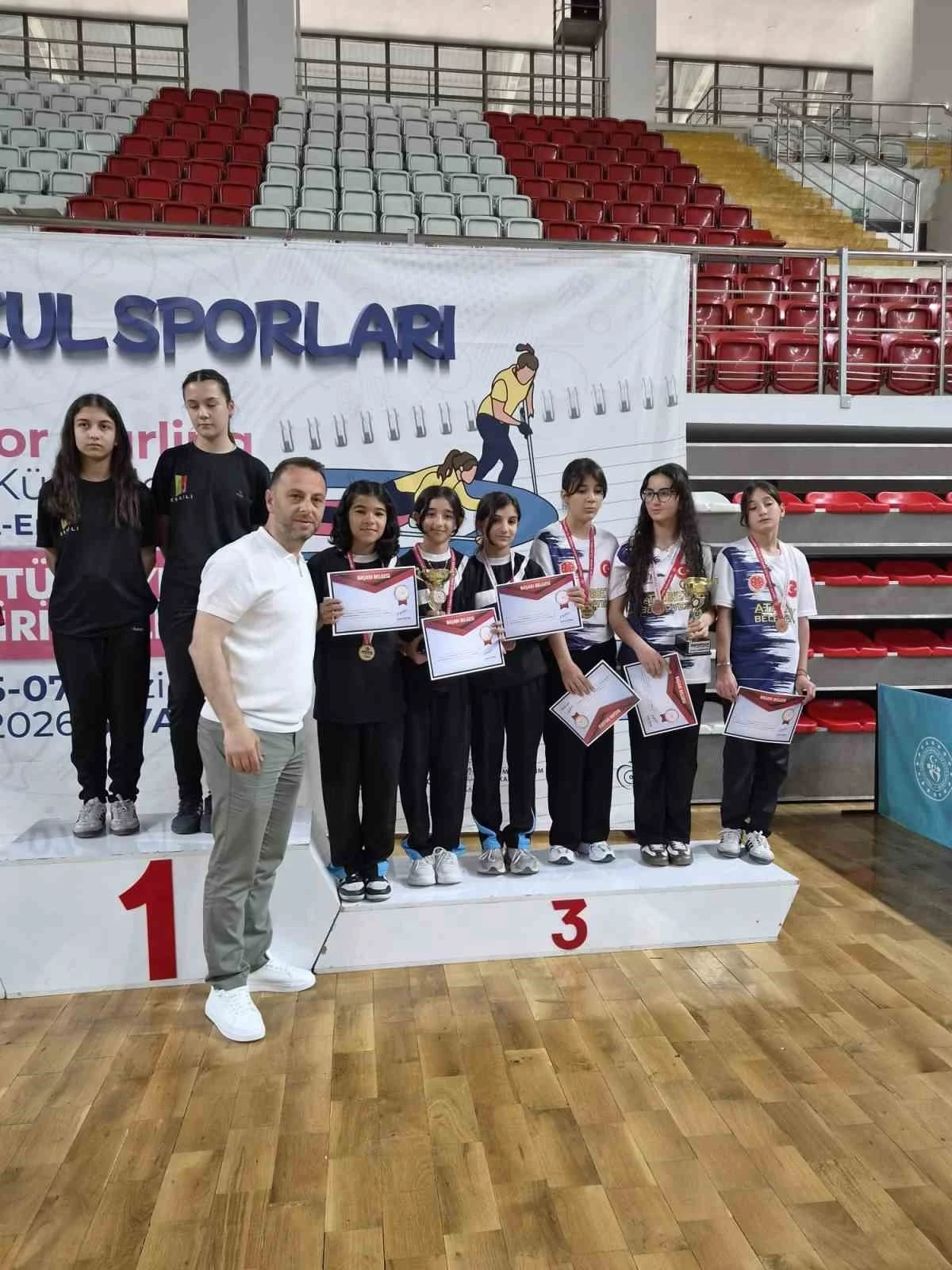 Afyonkarahisarlı sporculardan Floor Curling T&uuml;rkiye Şampiyonası&rsquo;nda &ouml;nemli başarı
