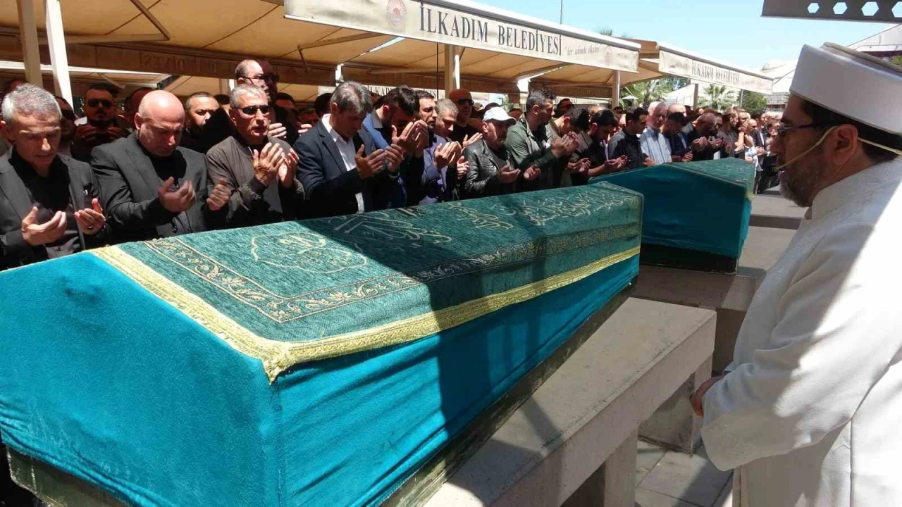 Ağabeyi tarafından öldüren şahıs ile kanserden ölen babası toprağa verildi
