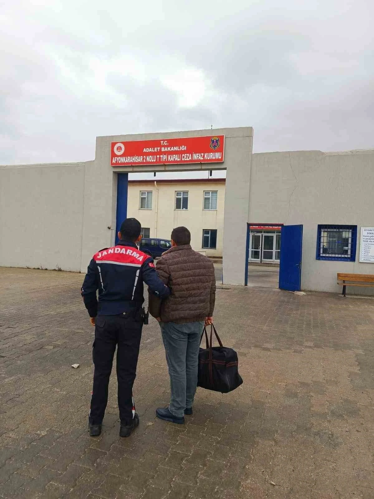 Ağaç kesme suçundan aranan şahıs yakalandı