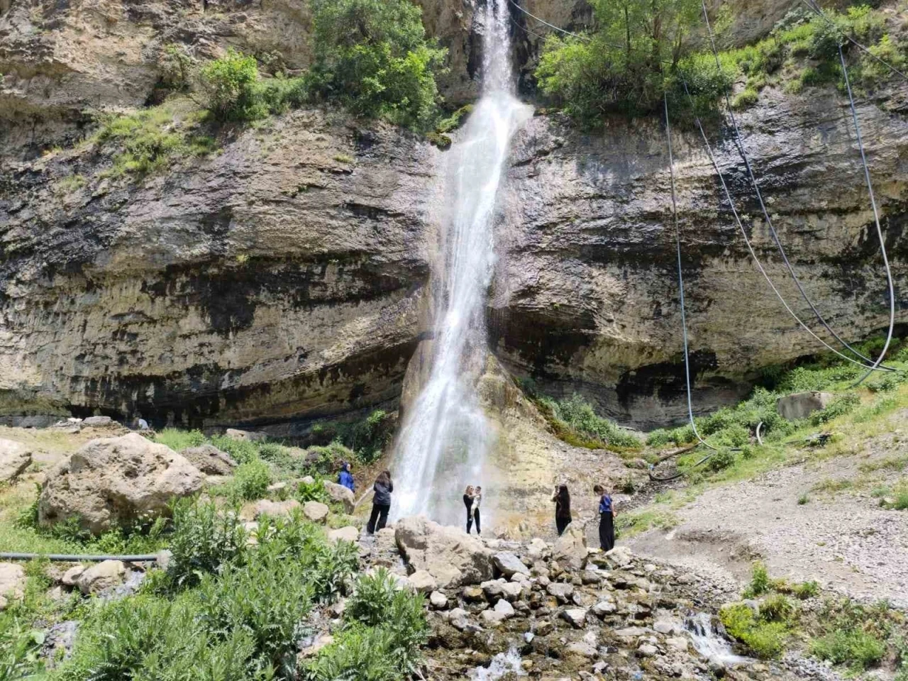 Ağaçdibi Şelalesi’ne 3 günde 4 bin kişi ziyaret etti
