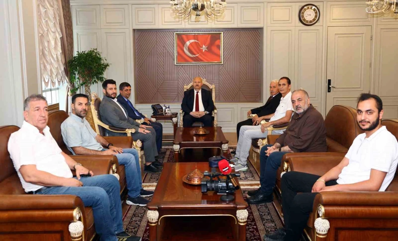 AGAD y&ouml;netiminden Vali Abdullah K&uuml;&ccedil;&uuml;k&rsquo;e hayırlı olsun ziyareti
