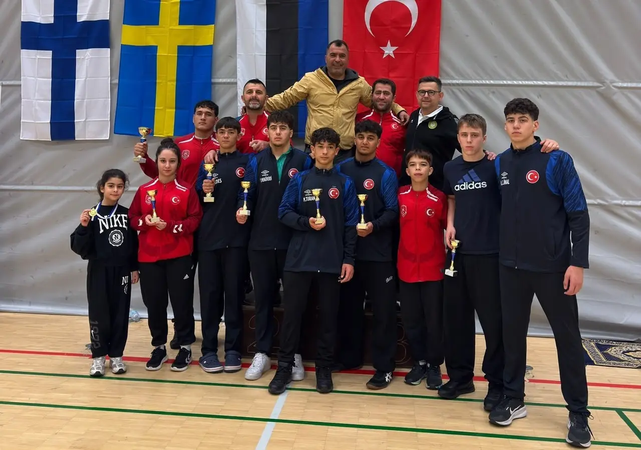 Manisa BBSK’lı güreşçiler Helsinki’den 8 madalya ile döndü