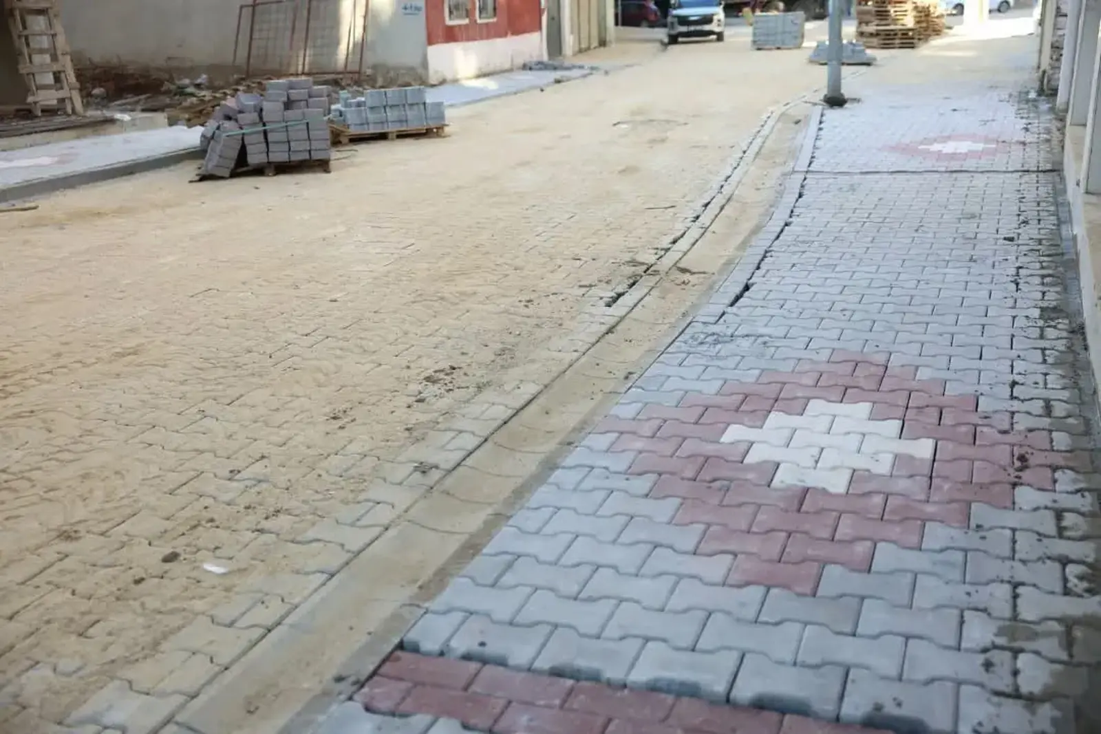 İncirliova’da yol çalışmaları sürüyor