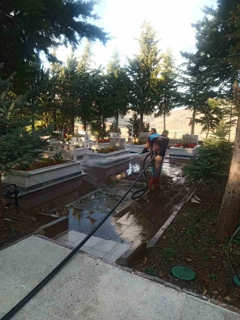 Tokat’ta şehitlerin kabirleri bakımdan geçirildi