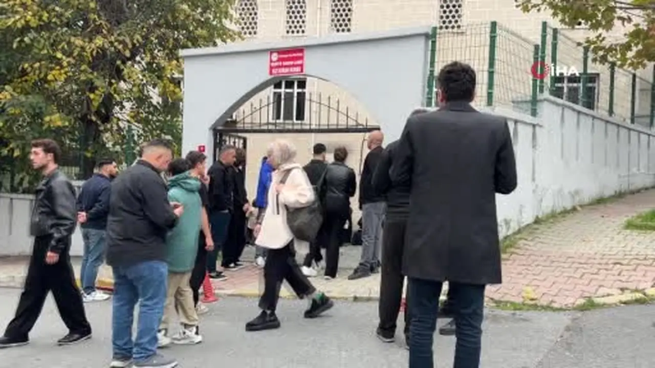 Anneye en zor veda: Tabutu başında gözyaşlarına boğuldu