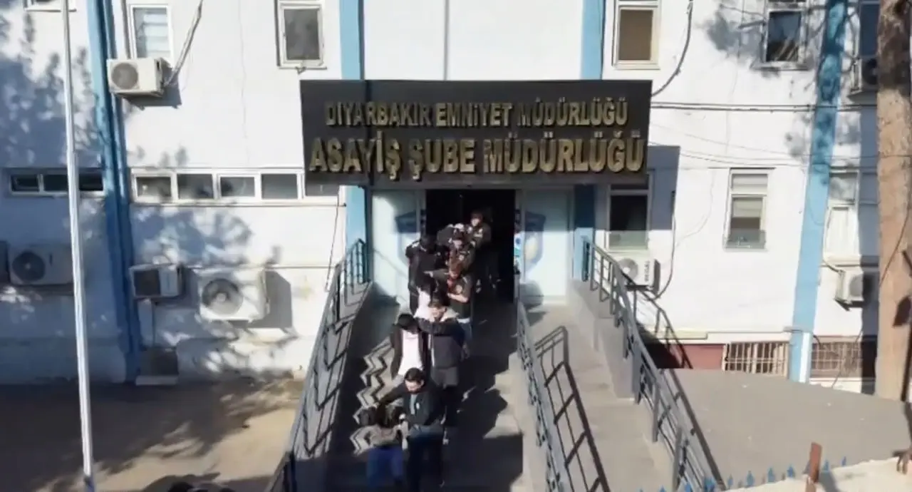 Ucuz araç kiralama vaadiyle tuzağa düşürdüler: ’Patinaj’ operasyonunda 12 tutuklama