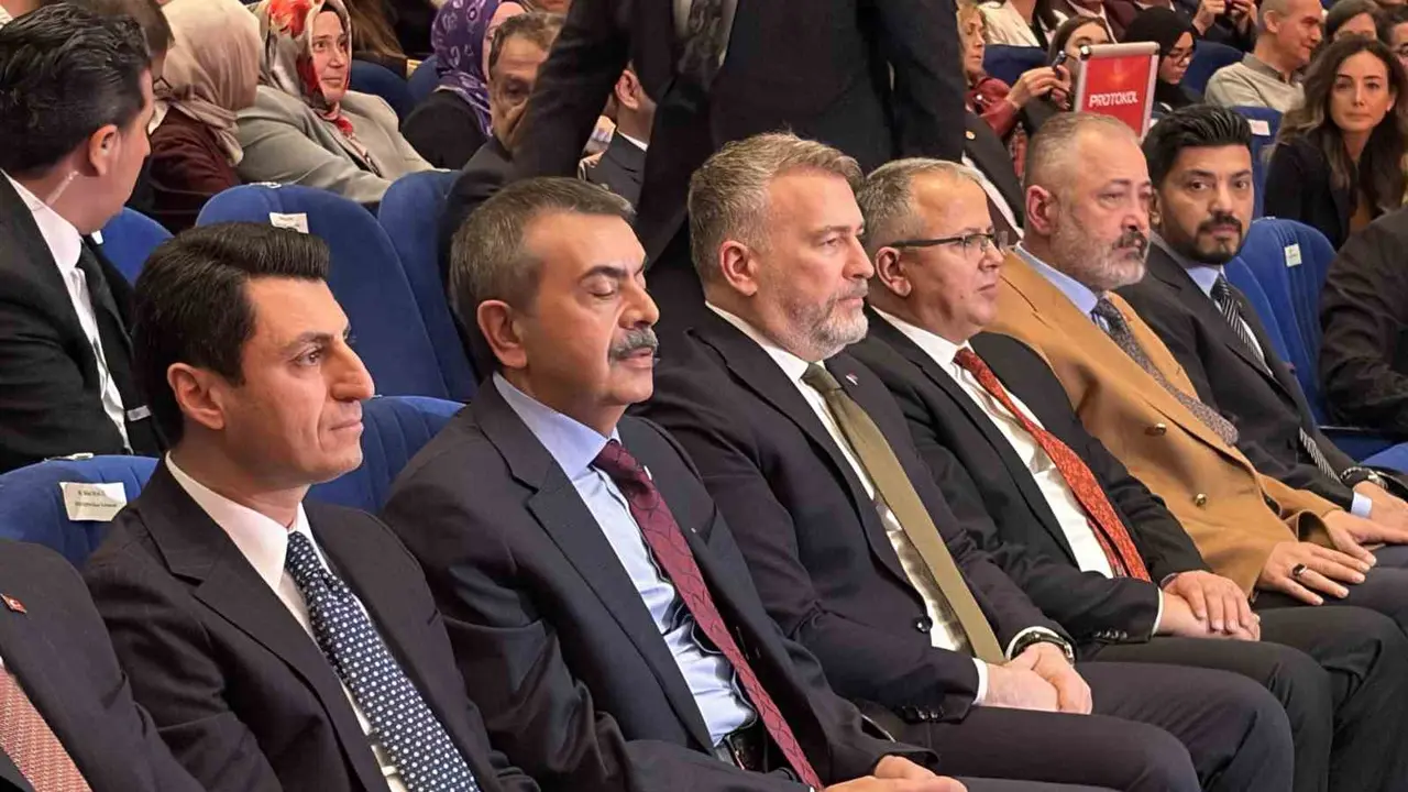 Bakan Tekin: "EBA’yı dünyanın en büyük eğitim içerik portallarından bir tanesi olmak üzere kurguladık"