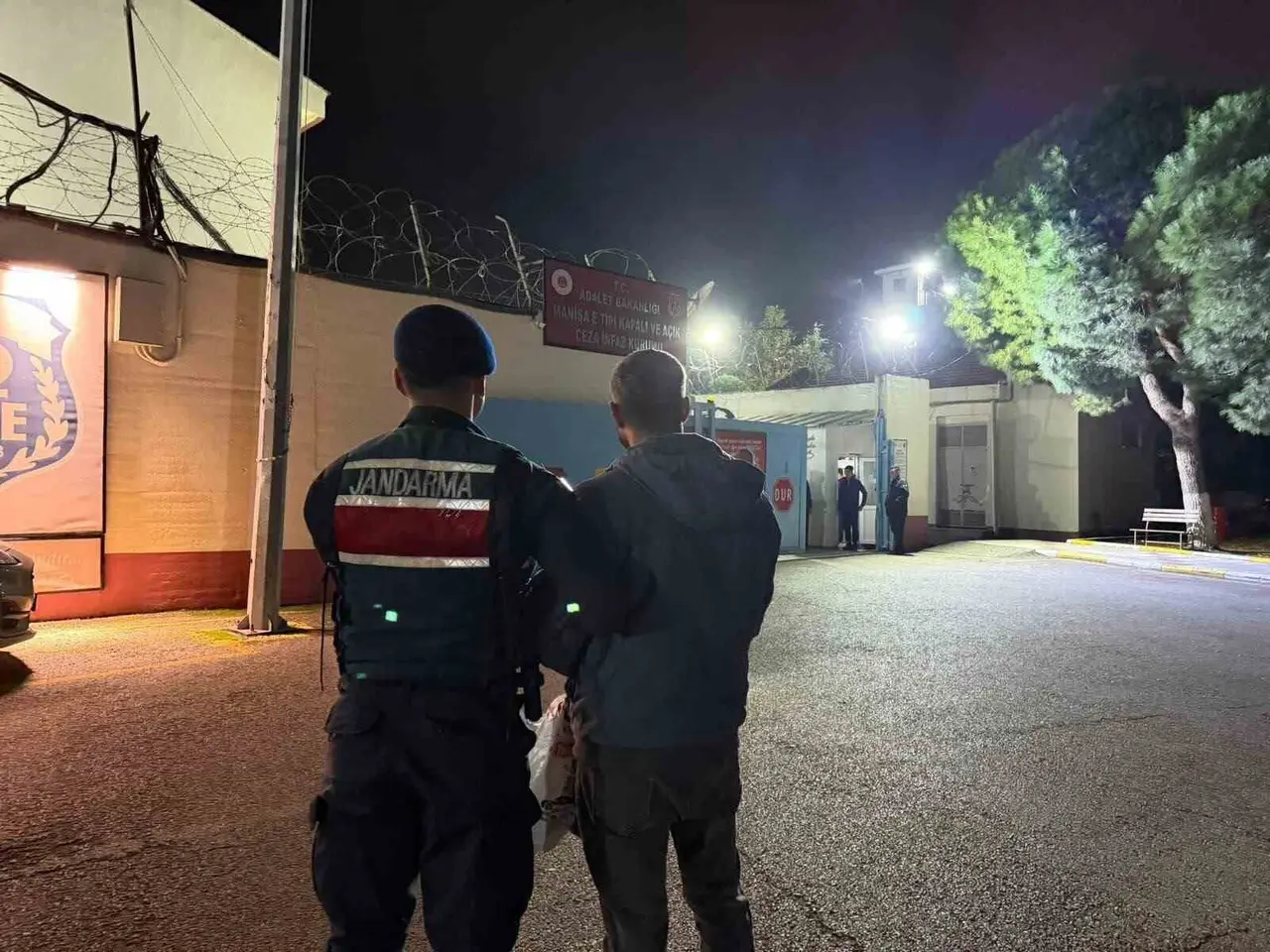 Manisa’da 21 yıl 4 ay hapis cezasıyla aranan şahıs JASAT’tan kaçamadı