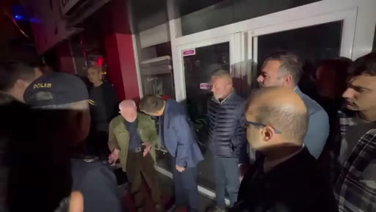 Vali Hacıbektaşoğlu enkazdan çıkarılan yaralıyı ziyaret etti