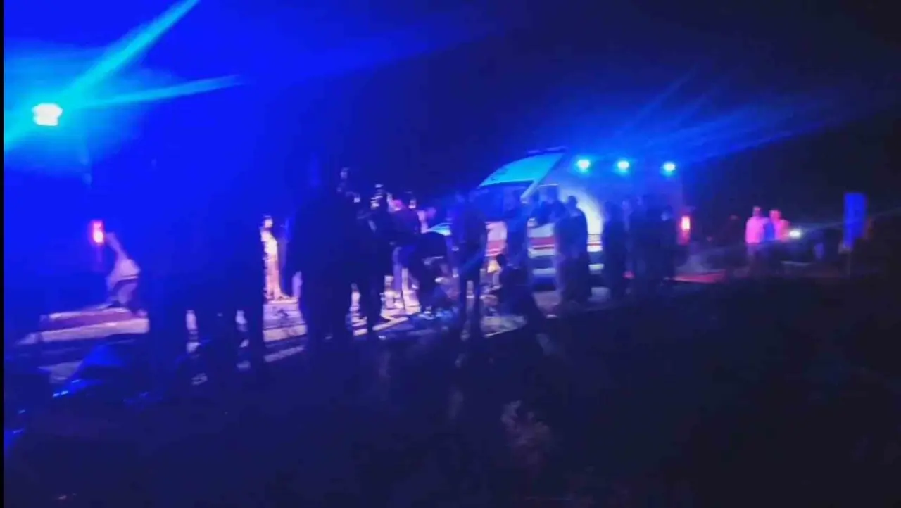 Şanlıurfa’da otomobil tahliye kanalına devrildi: 3 yaralı