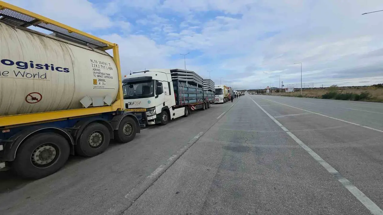 Kapıkule ve Hamzabeyli’de tır şoförleri yaşadıkları mağduriyeti anlattı: "Biz turist değiliz"