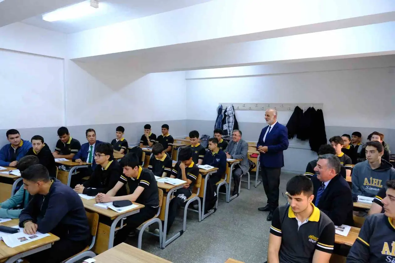 Mezun olduğu okula yıllar sonra rektör olarak döndü