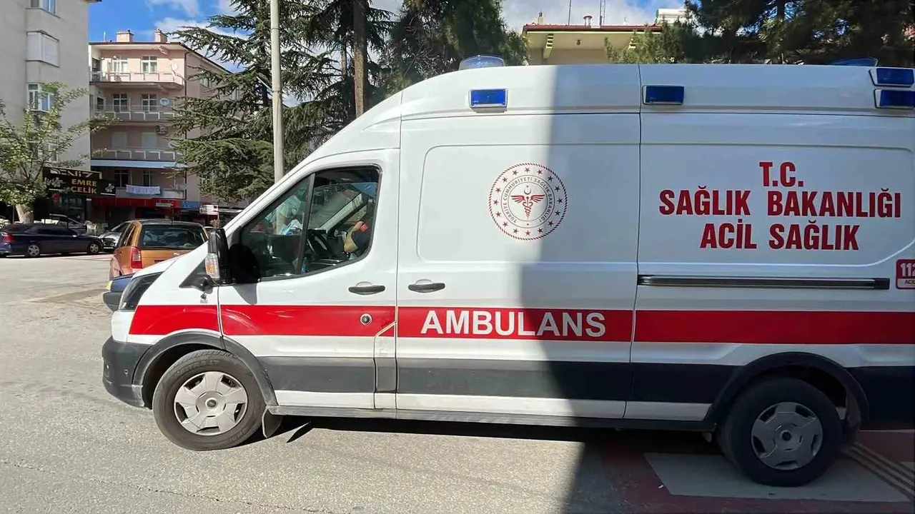 Karaman’da yaya geçidinde panelvan aracın çarptığı kadın yaralandı