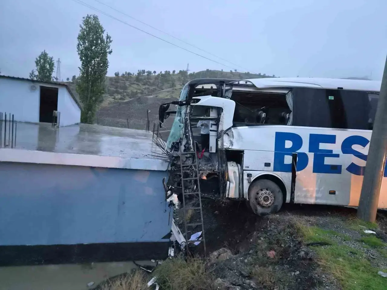 Şırnak’ta otobüs ile tır çarpıştı: 15 yaralı