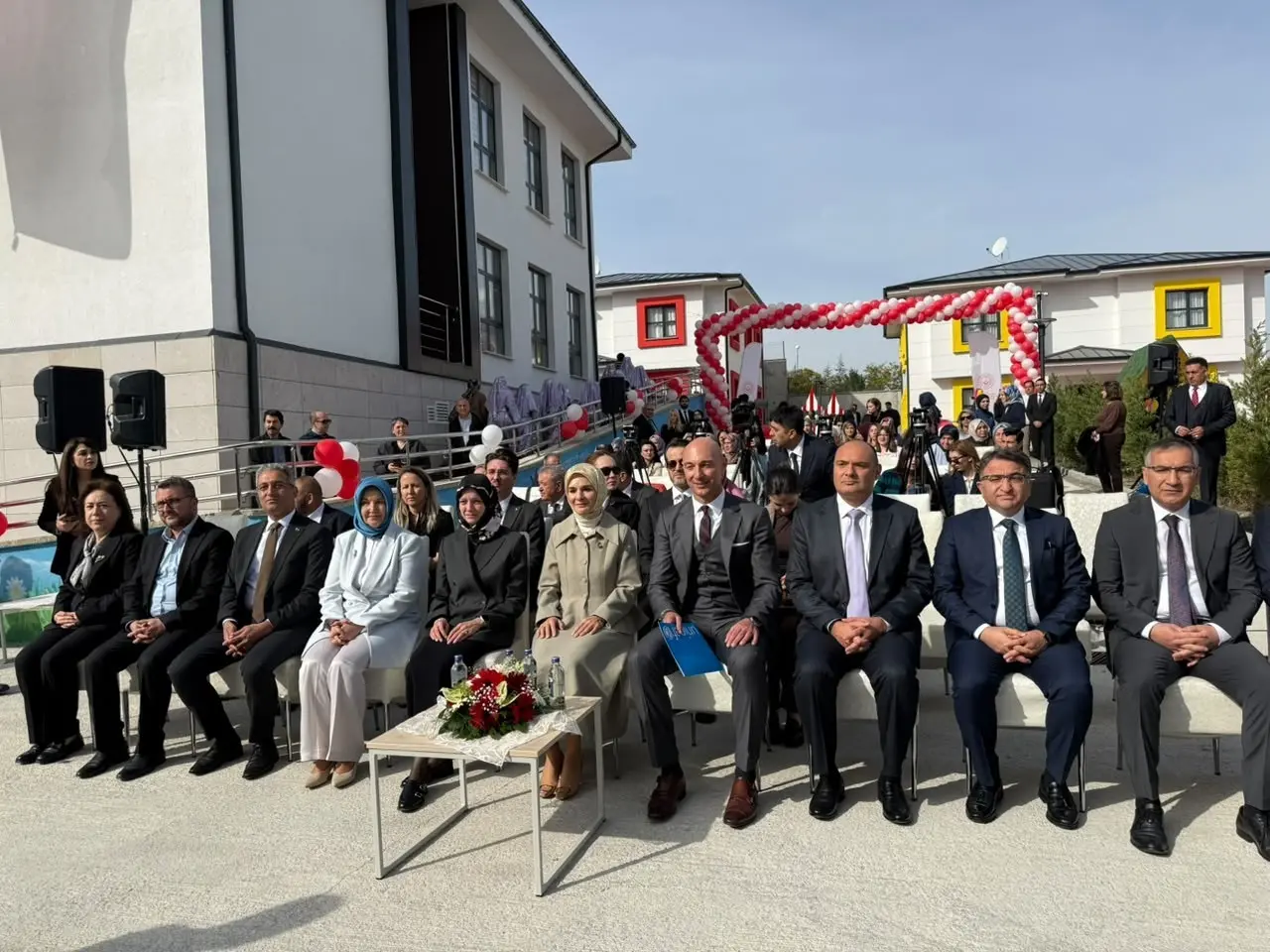 Bakan Göktaş: "Sosyal ve Ekonomik Destek hizmetimizle 199 bin 889 çocuğun ailelerinin yanında büyümesine katkı sunuyoruz"
