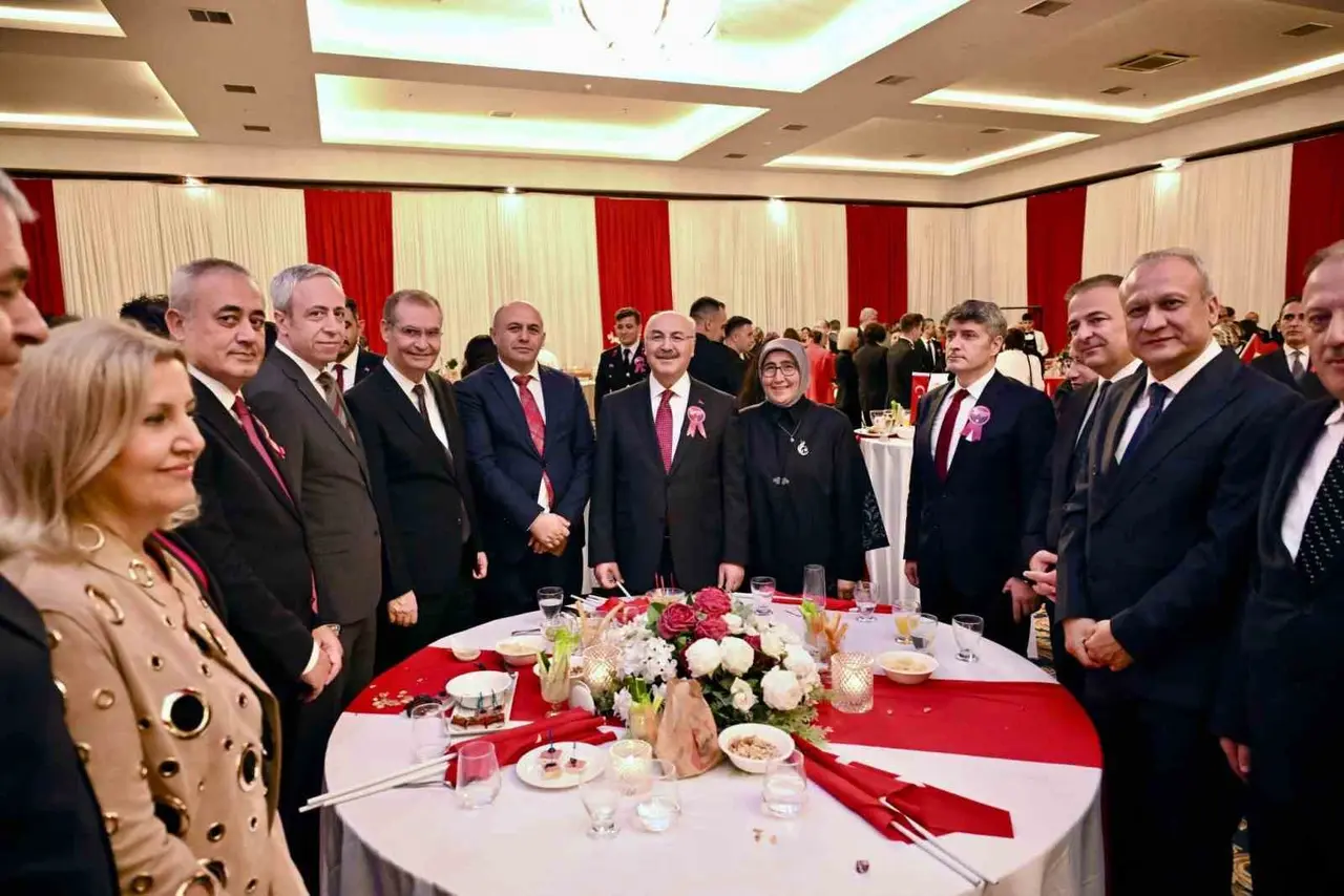 Vali Köşger;  "İstikbalde daha iddialı bir Türkiye hedefiyle yürüyeceğiz"