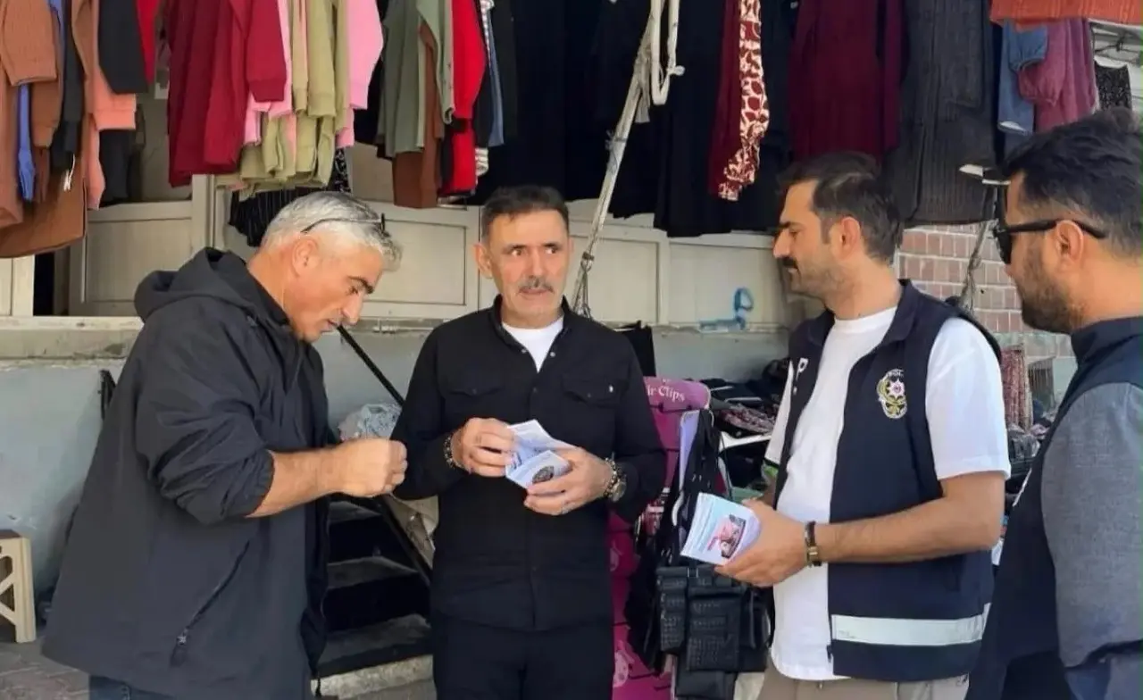 Sinop’ta polis ekiplerinden vatandaşlara bilgilendirme çalışması