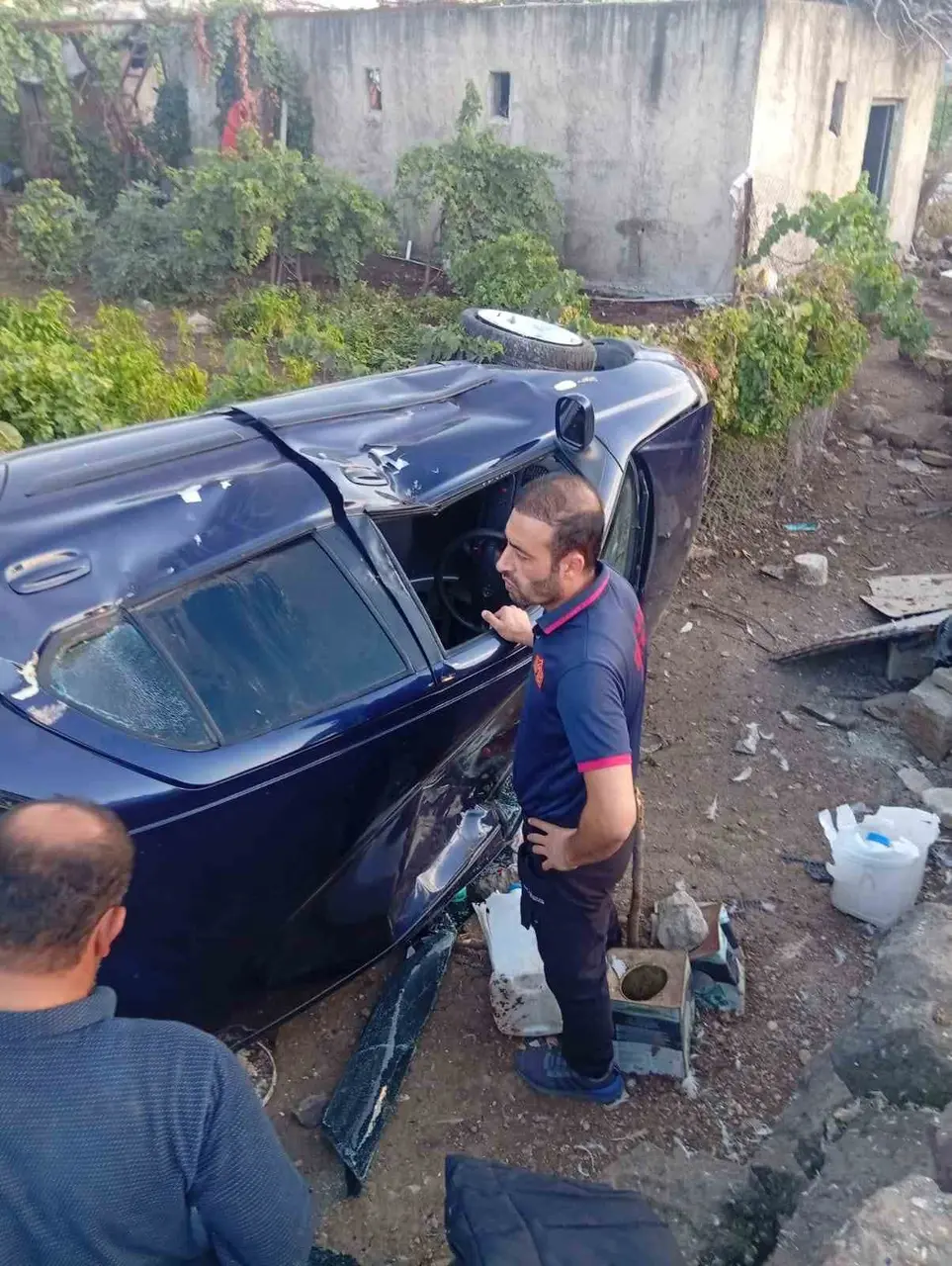 Kurtalan’da otomobil evin bahçesine uçtu: 4 yaralı