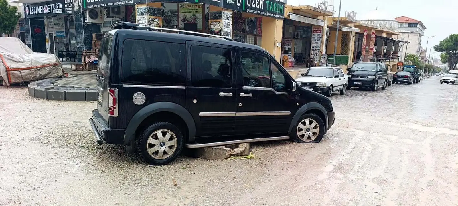 Buldan’da önlemsiz yol çalışması kazaya davetiye çıkarıyor